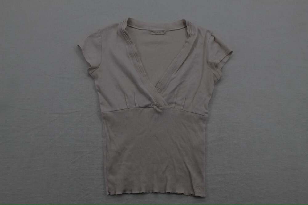 Vitamina Women's Beige V-Neck Cap Sleeve Ribbed Top